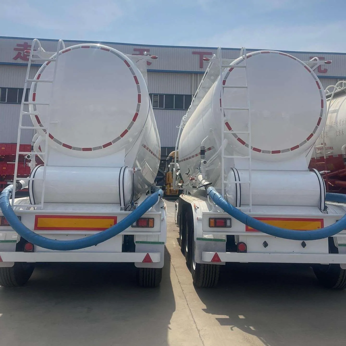 Trailer Curah Pneumatik V-Tank untuk Distributor Semen di Zimbabwe