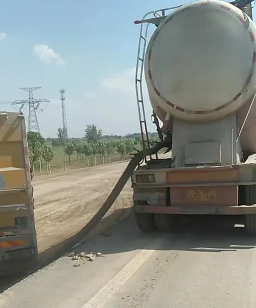 نصف مقطورة صهريج إسمنت (ناقلة إسمنت)
