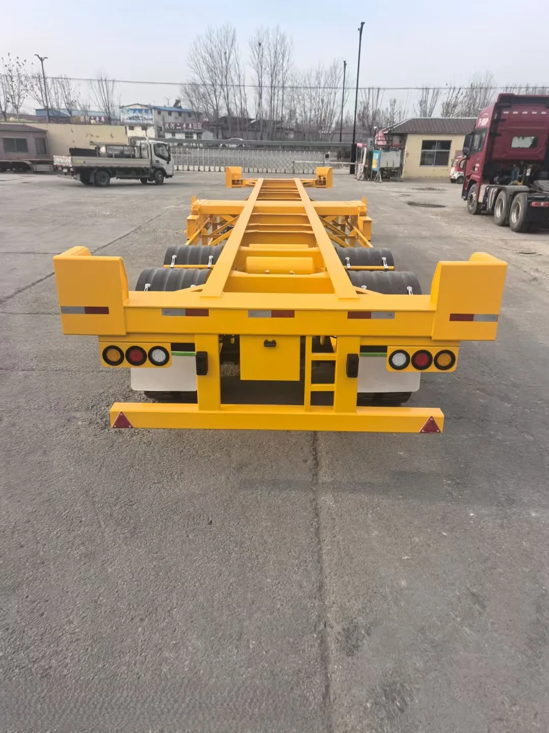 Trailer Kontainer