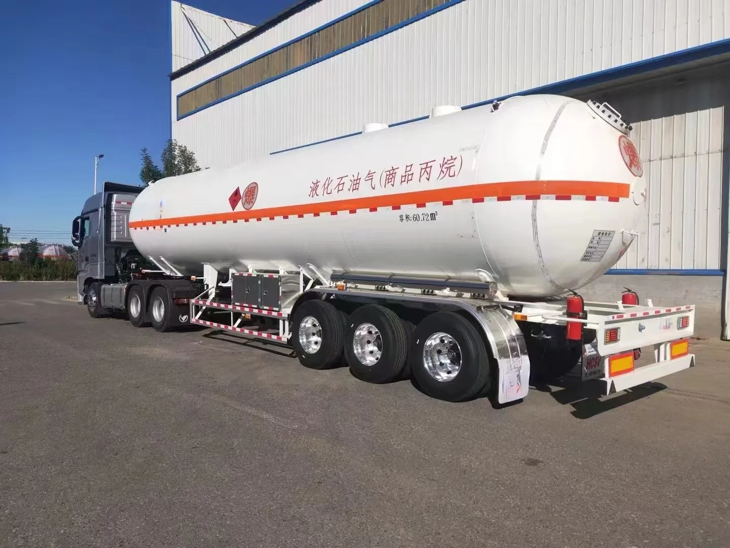 نصف مقطورة صهريج غاز LPG